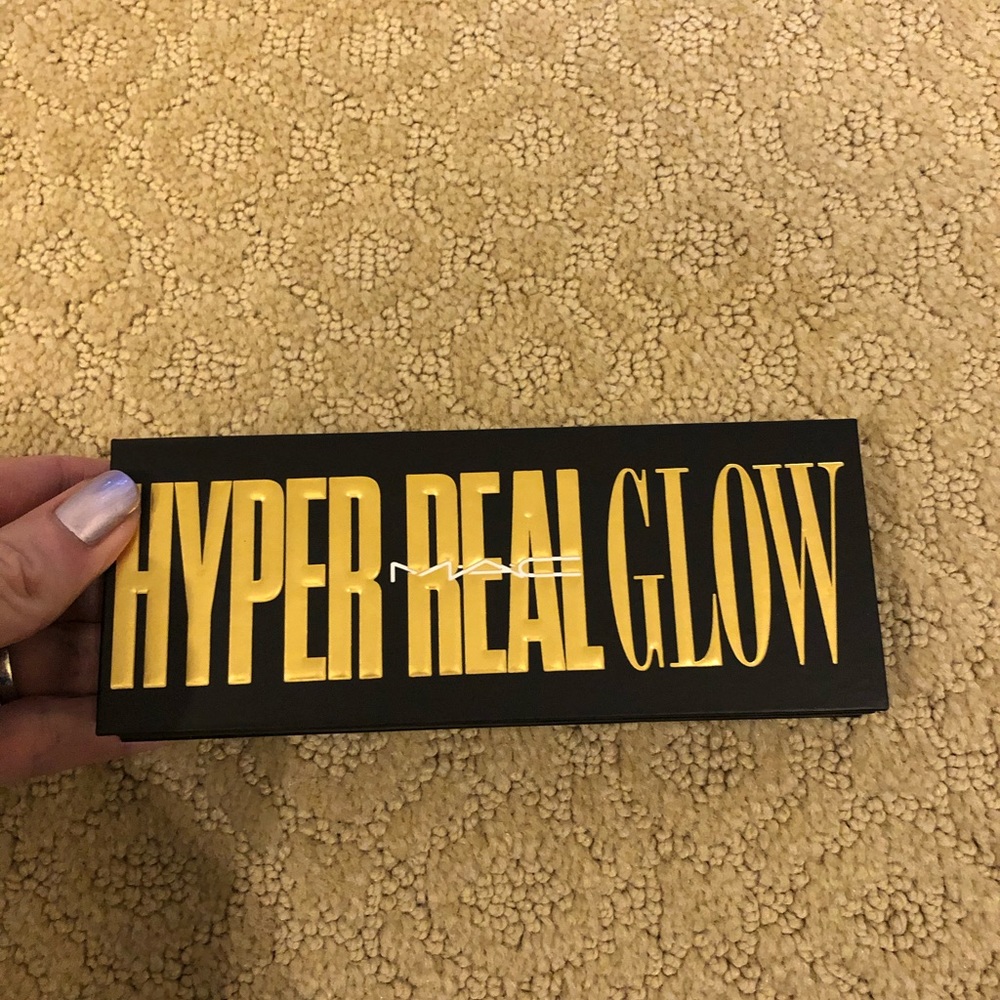 Brand new MAC hyper glow set!